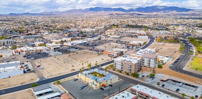 Building Photo - Furnished, Short term or long term Condo with community Pool