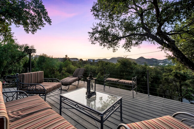 Building Photo - 314 Upper Lake Rd