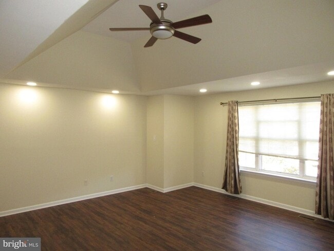 Building Photo - 23 Blackbird Ct