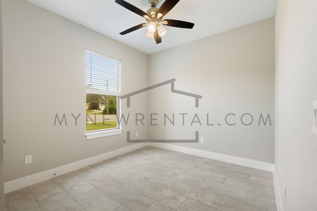 Building Photo - Deposit-Free! Get $1,000 OFF your first mo...