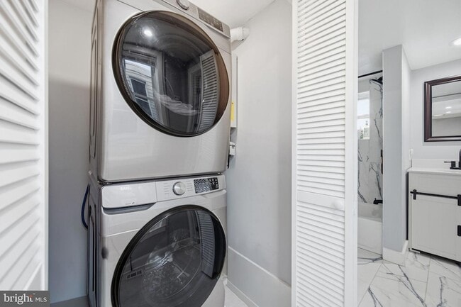 Building Photo - 1015 Riverside Ave