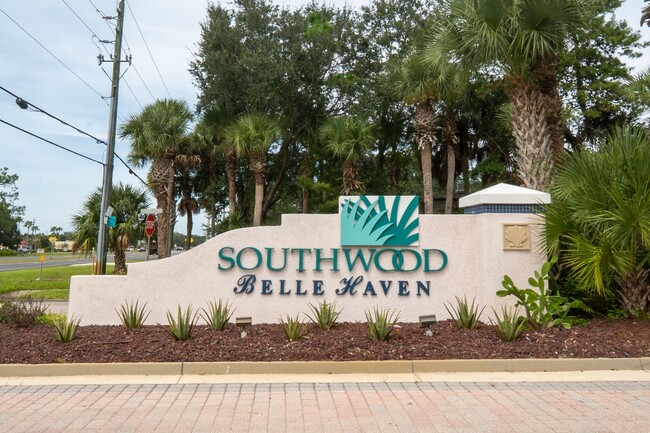 Building Photo - Belle Haven 2-Bedroom Condo with Pond View...