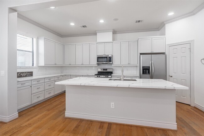 Building Photo - 3104 Hamilton St