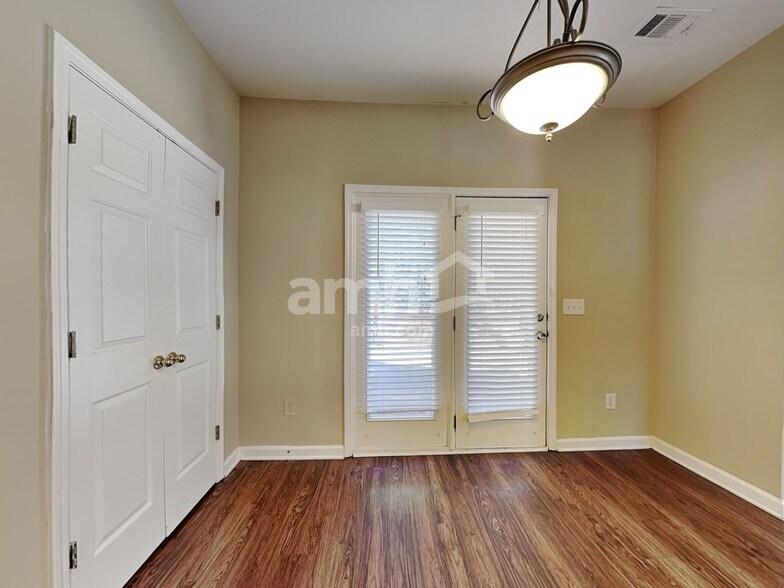 Building Photo - 423 Evans Mill Dr