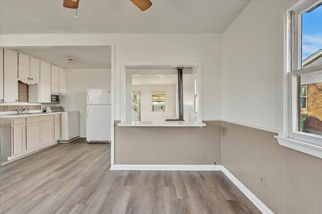 Building Photo - 4504 Drexel Ave