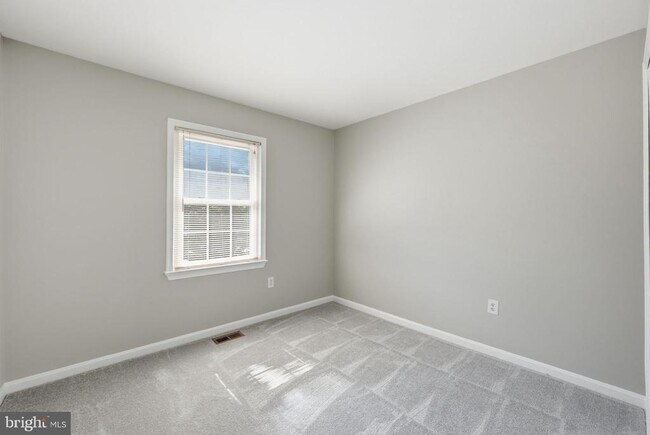 Building Photo - 7978 Revenna Ln