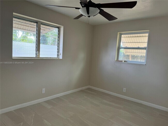 Building Photo - 6111 NW 43rd Ave