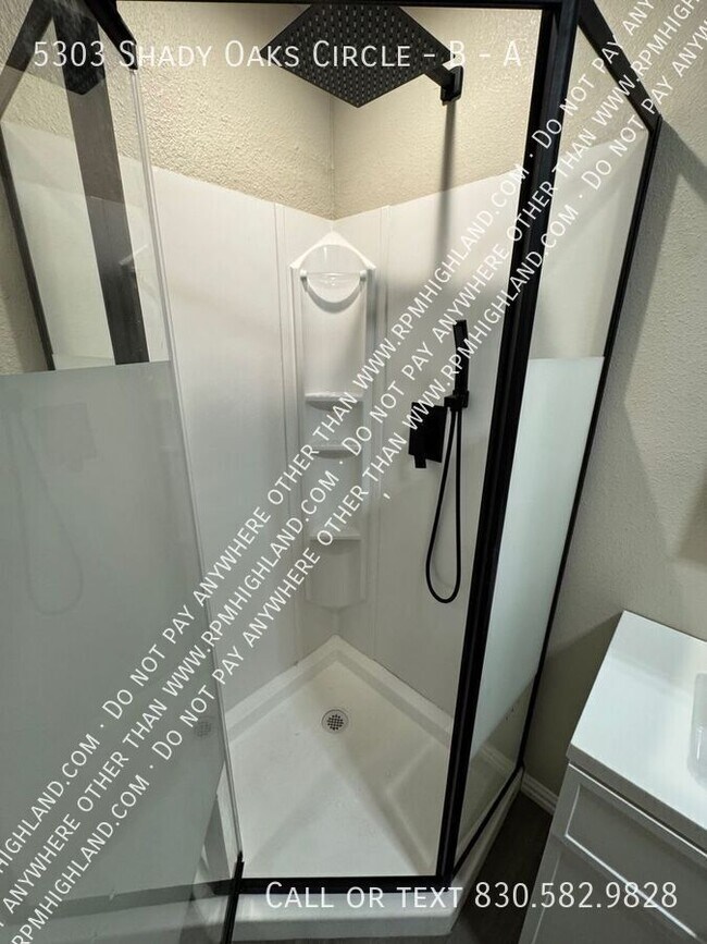 Building Photo - 5303 Shady Oak Cir