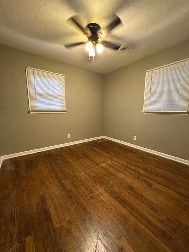 Building Photo - Spacious 4-Bedroom, 2-Bath Home in Quiet C...