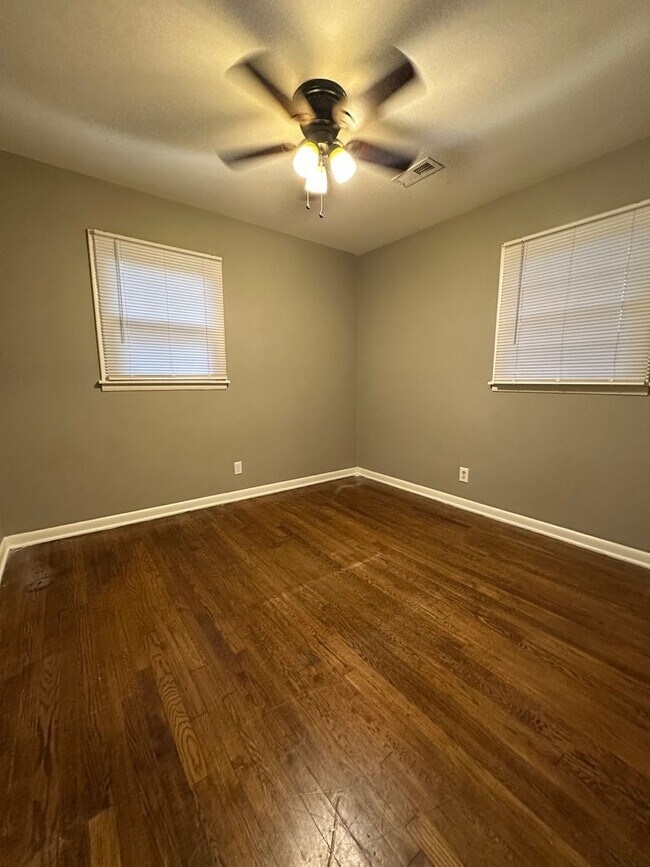 Building Photo - Spacious 4-Bedroom, 2-Bath Home in Quiet Chattanooga Neighborhood