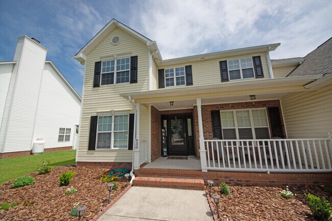 Building Photo - 930 Commons Dr N
