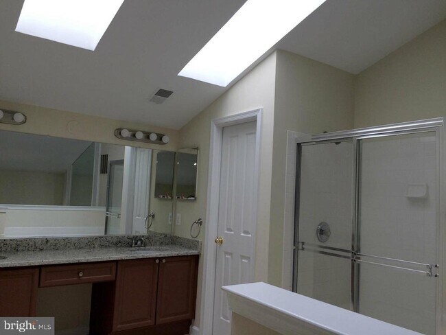 Building Photo - 4653 Lambert Dr