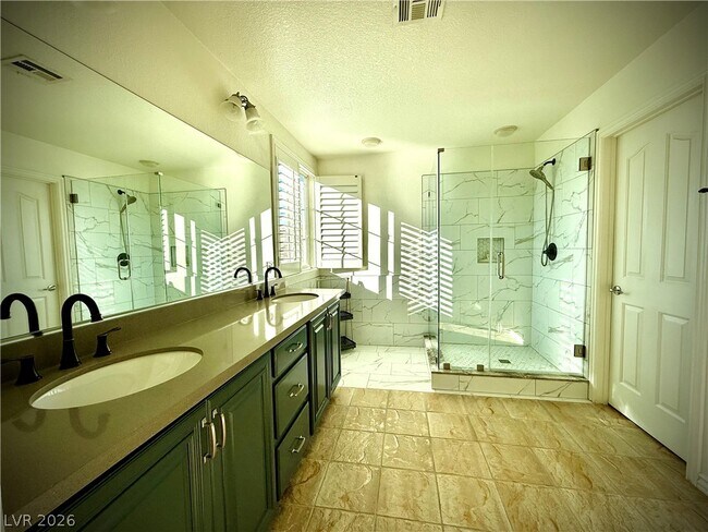 Building Photo - 1862 Hollywell St