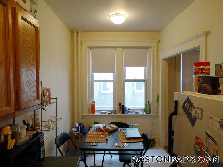 Building Photo - 1167 Boylston St