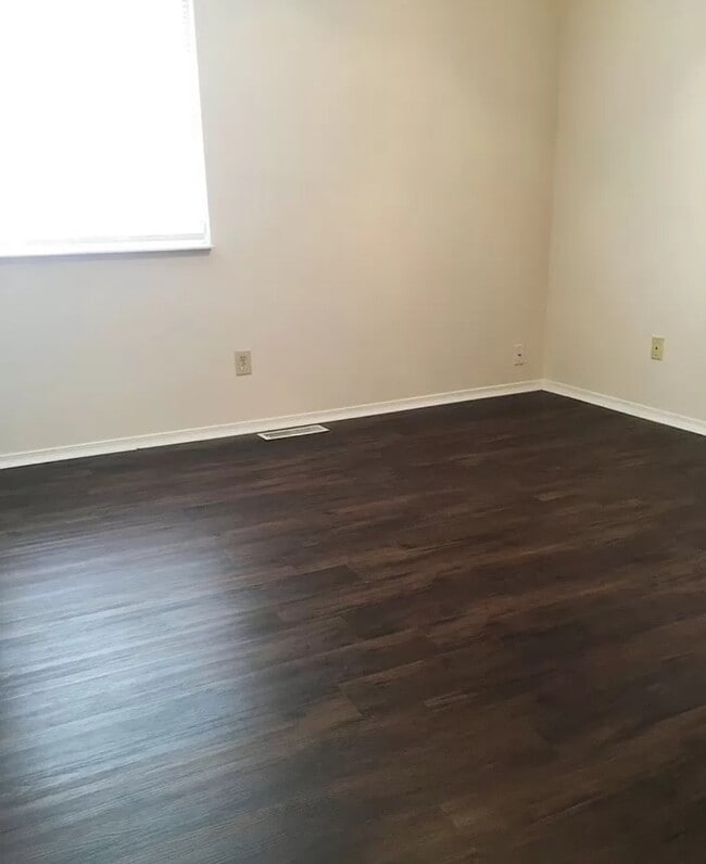 Building Photo - 251 Apache Dr