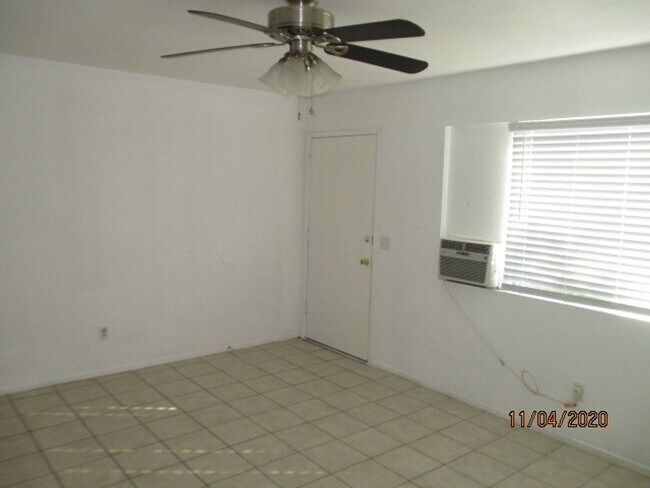 Building Photo - 2774