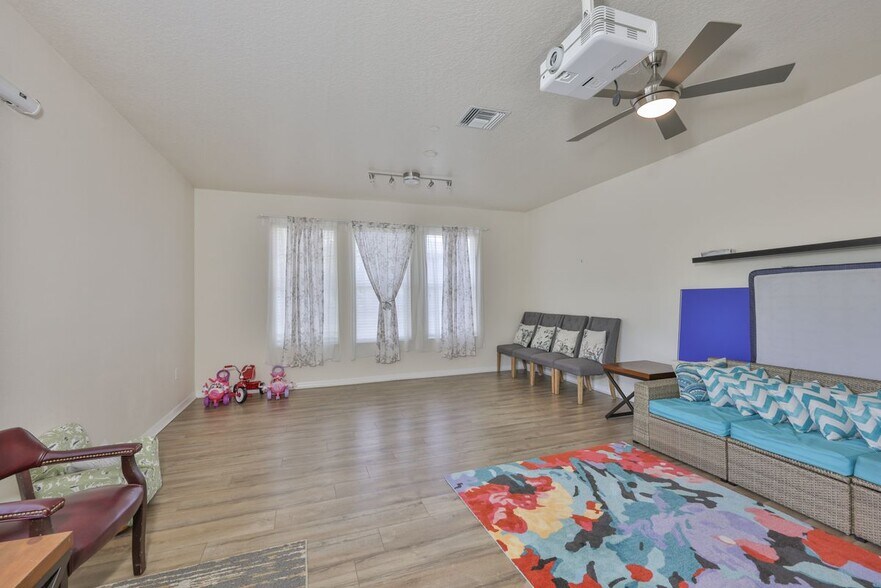 Building Photo - 1307 Salem Orchard Ln