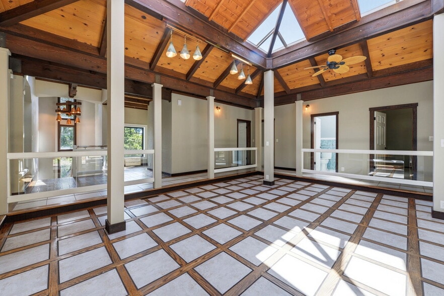 Building Photo - 158 Los Robles Dr