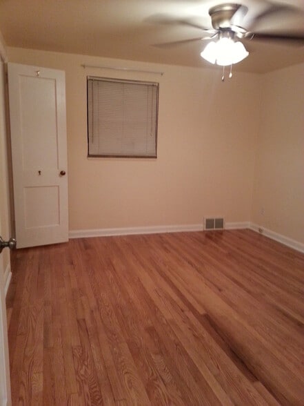 1st bedroom - 118 Mount Lebanon Blvd