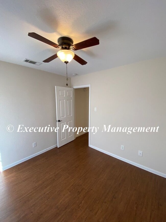 Building Photo - 917 Whirlaway Dr