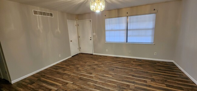 Building Photo - 3BR, 1BTH with full unfinished basement! N...