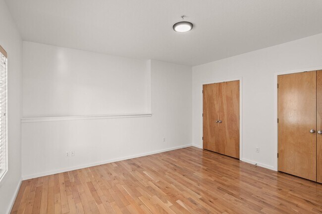 Building Photo - North Portland Recently Renovated Condo