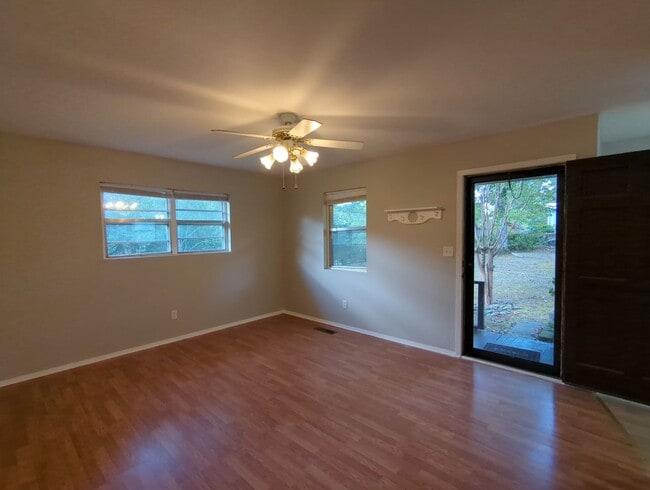 Building Photo - 3 Bedroom House in Harrison