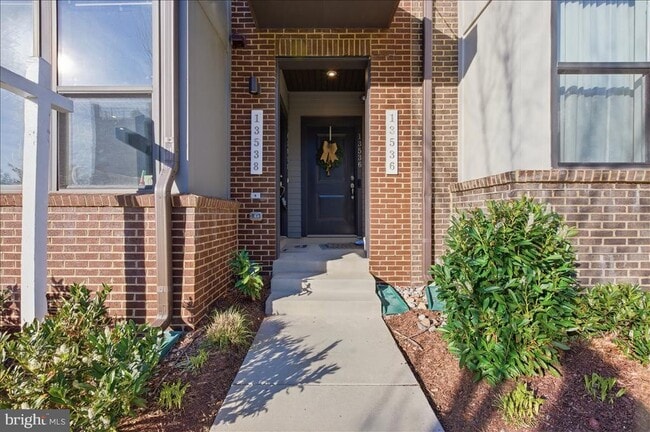 Building Photo - 13538 Sayward Blvd