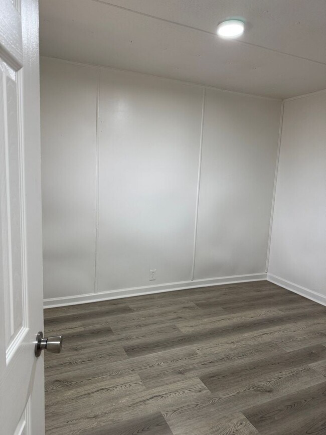 Building Photo - **Now Available!! Stevinson Mobile Home