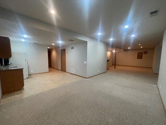 Building Photo - Home For Rent Bellevue.