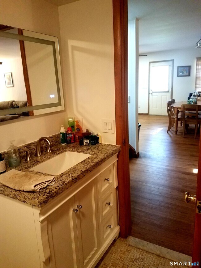 Building Photo - 72 Maple Tree Ave