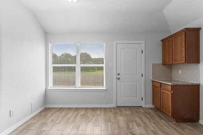Building Photo - 5041 Willow Point Dr