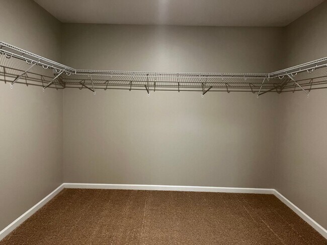 Building Photo - Ultra Spacious Living in Lake Tyler Subdivision