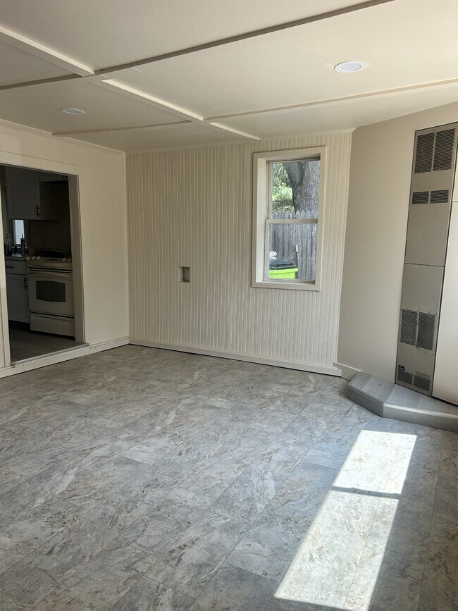 Building Photo - 408 W Wheaton Ave