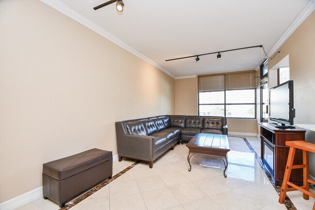 Building Photo - 5150 Hidalgo St