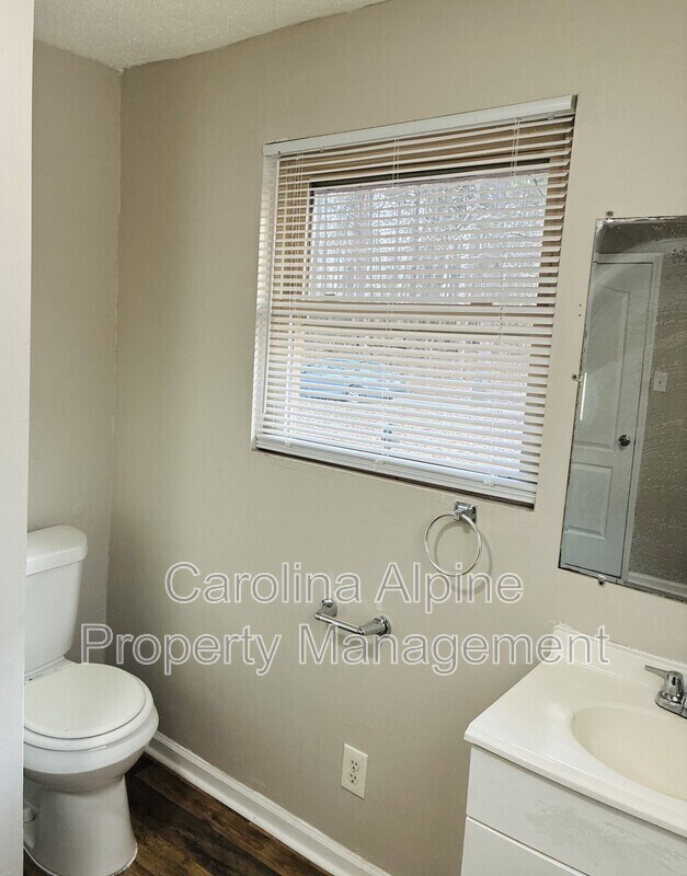 Building Photo - 131 Lindsey St