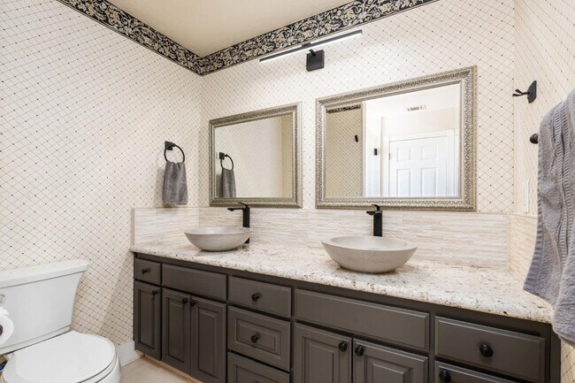 Building Photo - 14215 Killarney Dr