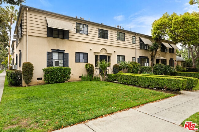 Building Photo - 9216 Beverly Blvd