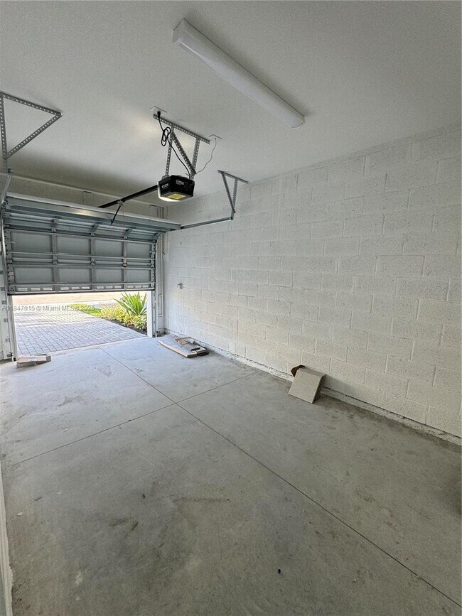 Building Photo - 4575 Hollister Ave