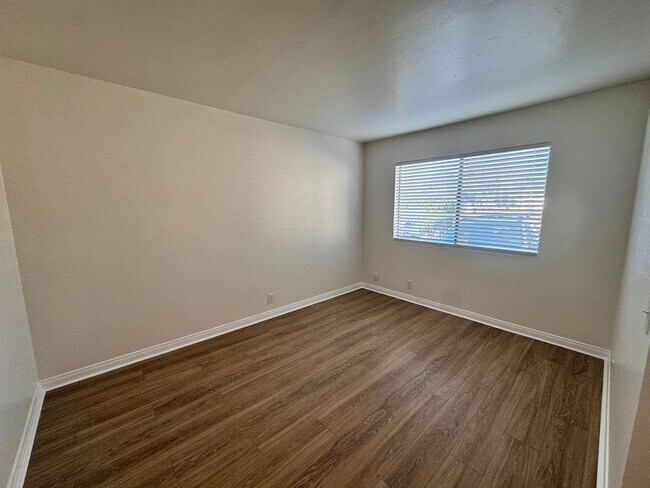 Building Photo - UPDATED2 Bed/2 Bath Alpine Oaks Condo