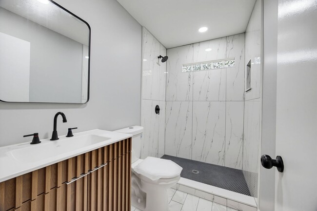 Building Photo - Fantastic Renovation in Smyrna!