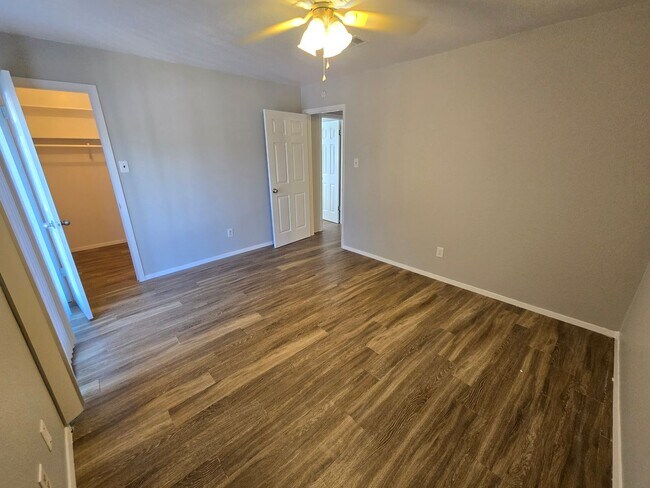 Building Photo - 1309 Airline Dr