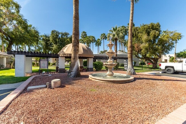 Building Photo - 7350 N Vía Paseo Del Sur