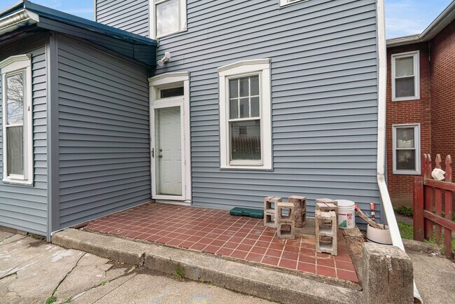 Building Photo - Unbeatable 4 Bedroom home in Greensburg available July 1!