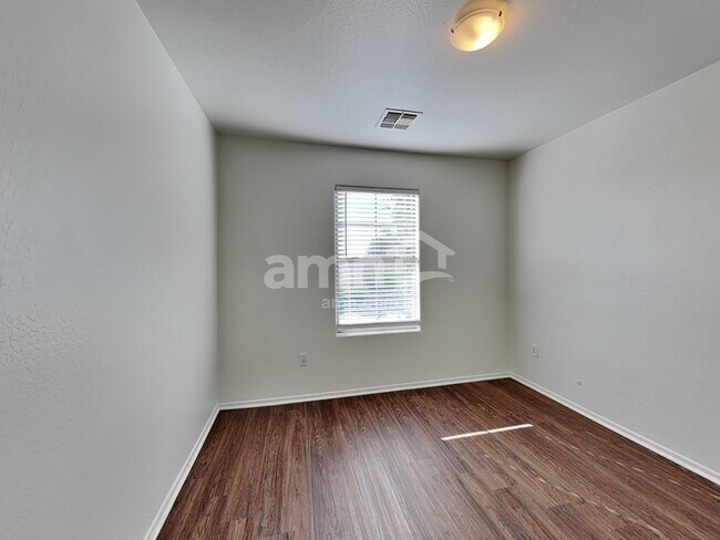 Building Photo - 33335 N Hidden Canyon Dr