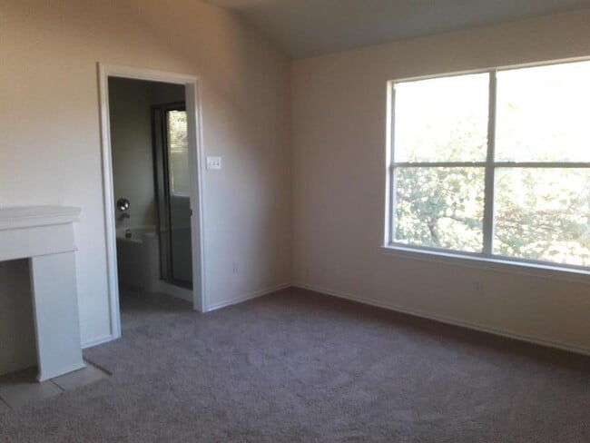 Building Photo - 16610 Newglen Ln