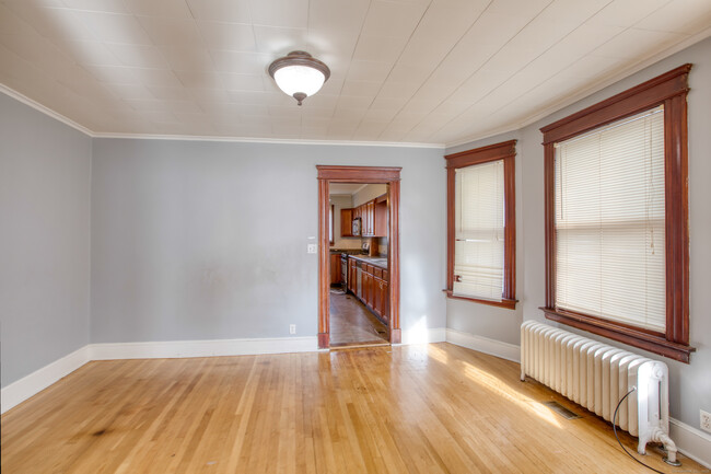 Building Photo - 226 Ledgeside Ave