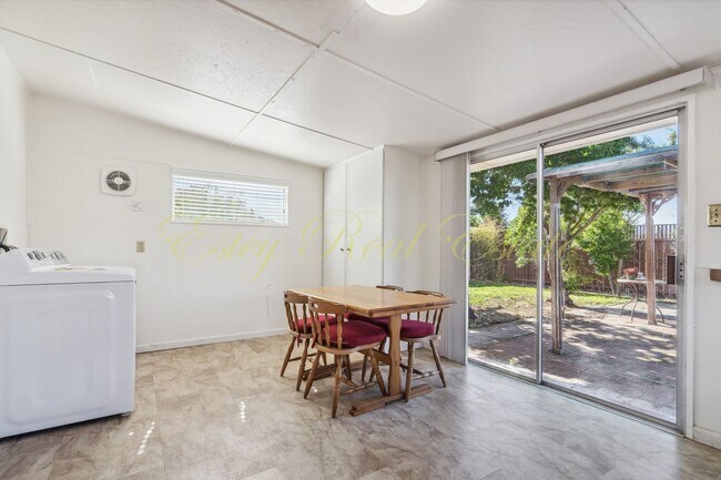 Building Photo - American Canyon Single Story Home!