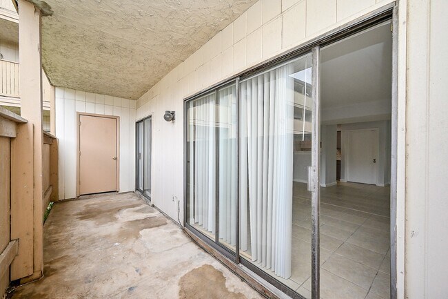 Building Photo - 8427 Hearth Dr