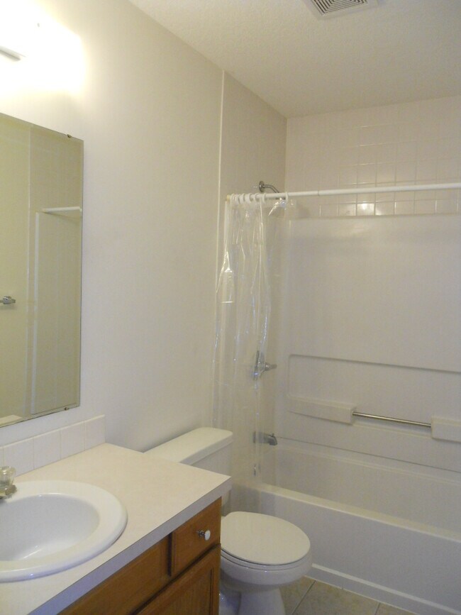 Building Photo - 322 Baker St